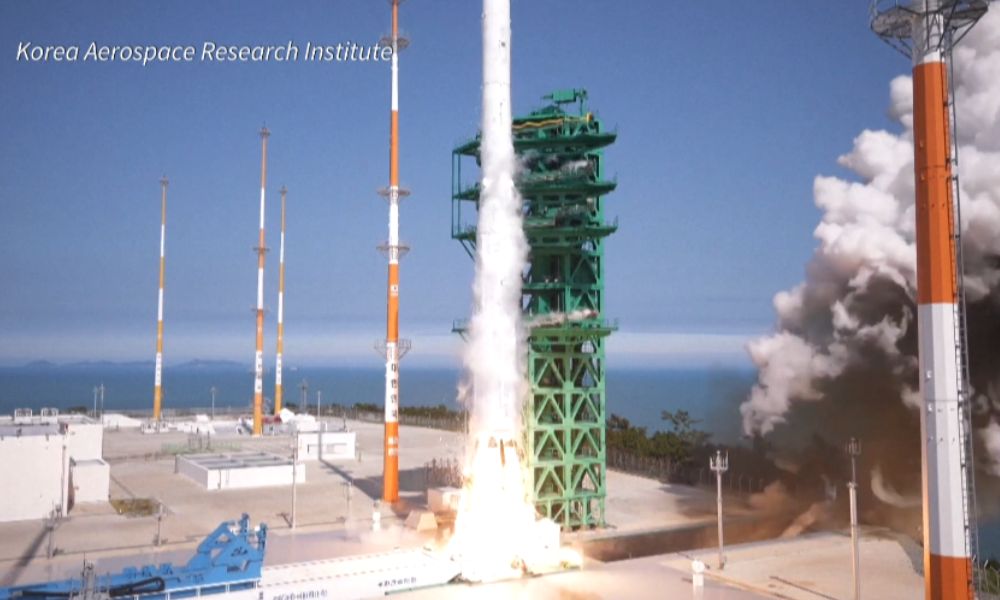 Coreia do Sul lança primeiro foguete espacial de fabricação nacional; veja vídeo