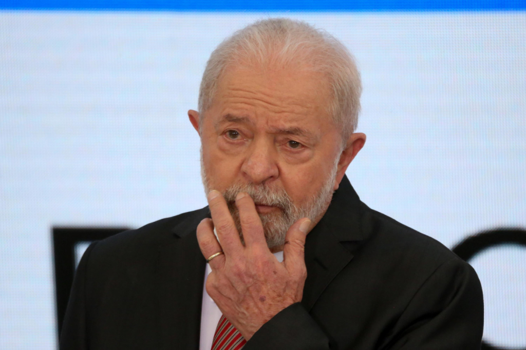 Lula reclama por morar em hotel e afirma ser ‘um sem-palácio’
