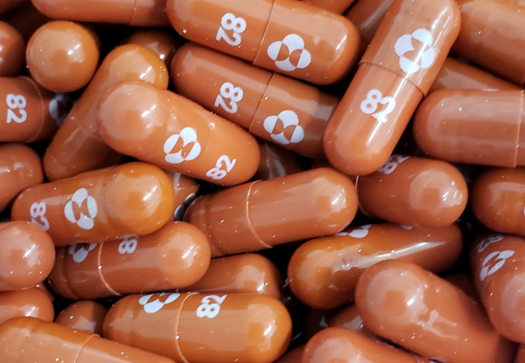 Anvisa libera venda de remédio para tratamento da Covid-19 em farmácia
