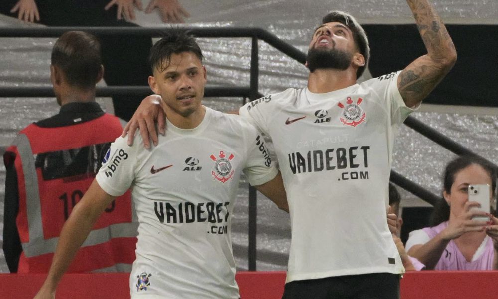Romero bate recorde, faz história e Corinthians goleia Nacional por 4 a 0