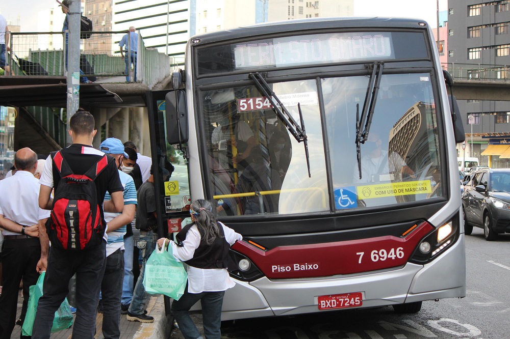 Mulher é atropelada por ônibus em São Paulo