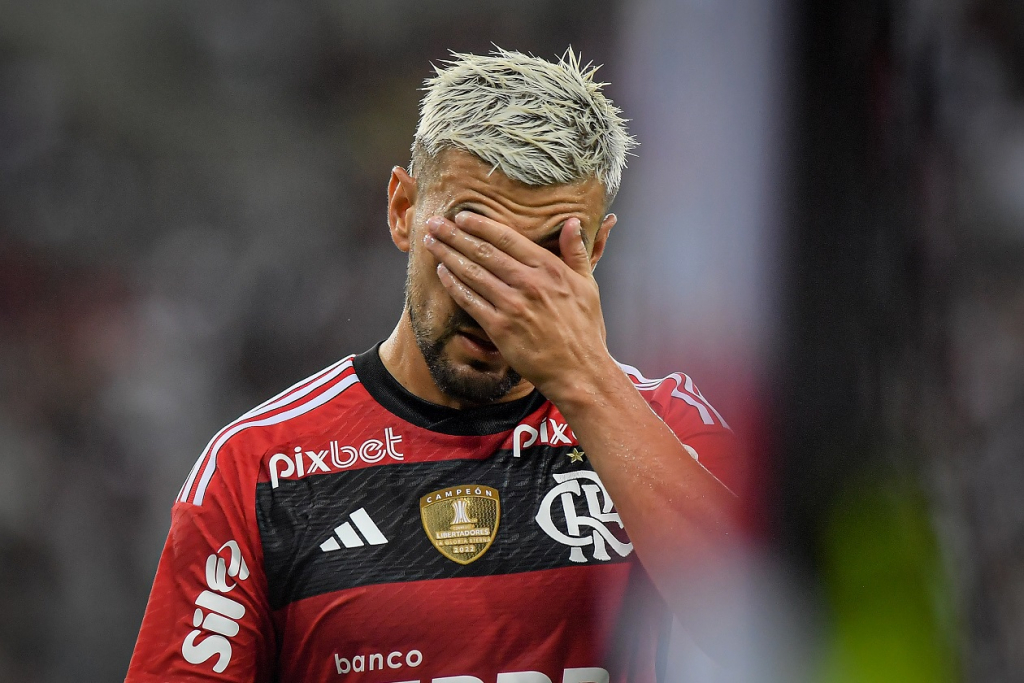 Arrascaeta é cortado da seleção uruguaia após sofrer lesão em jogo do Flamengo 