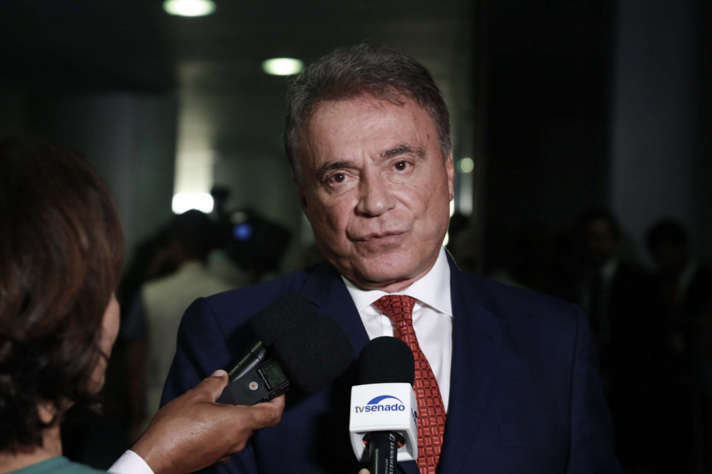 ‘Mendonça não vai desistir de cargo no STF nem Bolsonaro da indicação’, diz Alvaro Dias