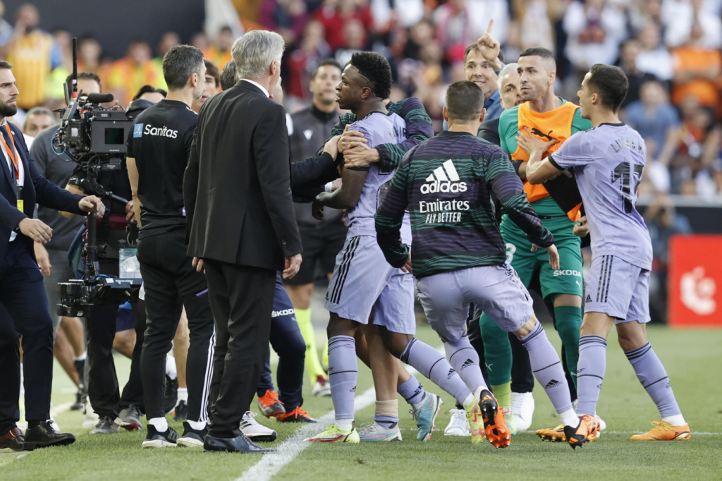 Vinicius Júnior detona La Liga e deixa futuro no Real em aberto após mais um caso de racismo: ‘Campeonato de racista’
