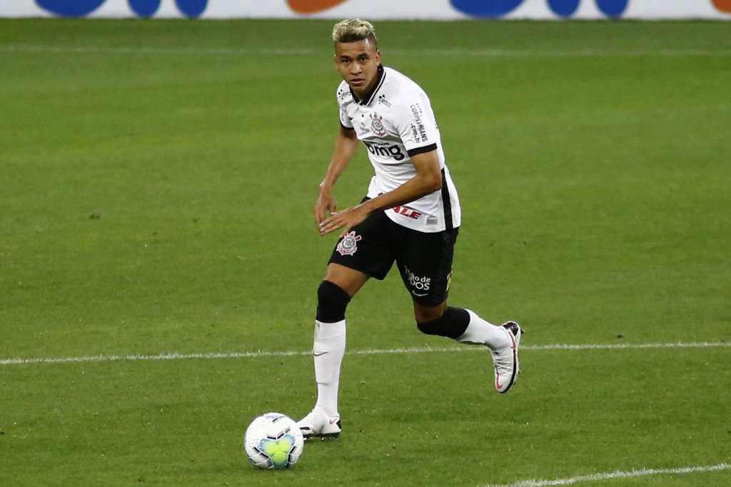 Cantillo sofre lesão muscular e pode voltar ao Corinthians somente em 2022