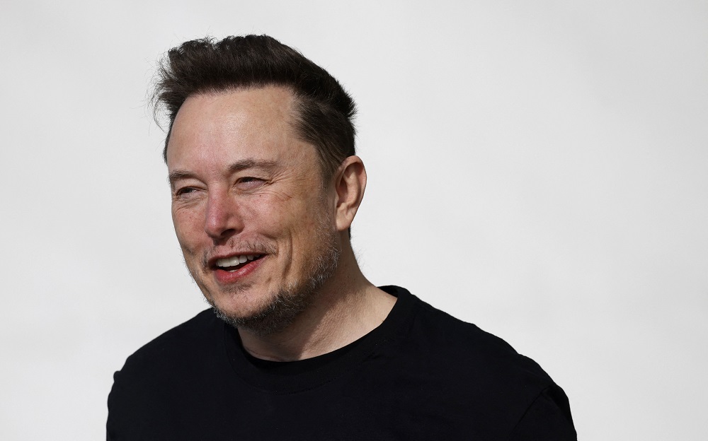 Elon Musk descumpre ordem australiana para retirada de vídeo de ataque com faca em Sydney