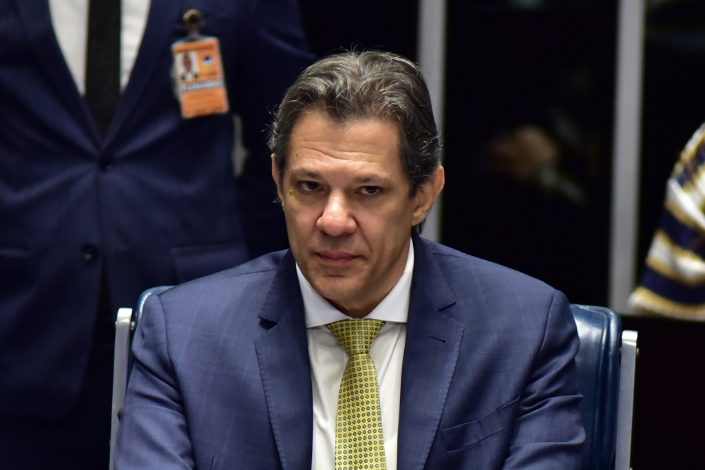 Lula quer valorização do salário mínimo preservada no novo arcabouço fiscal, diz Haddad