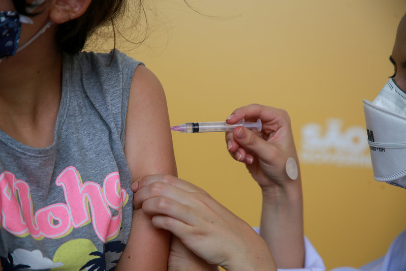 Rio de Janeiro não tem previsão para retomar vacinação infantil contra a Covid-19