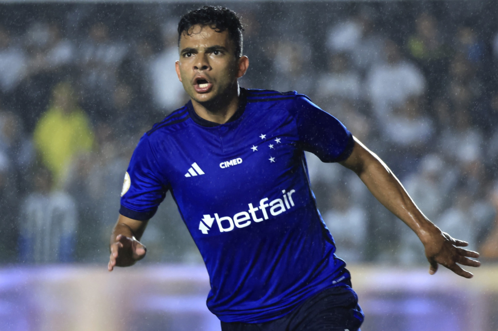 Cruzeiro goleia na Vila Belmiro e afunda o Santos na zona de rebaixamento