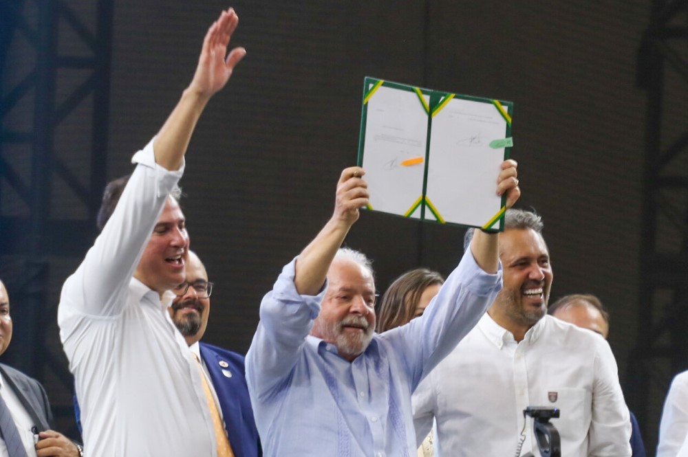 Lula critica governo Bolsonaro, requenta promessas sociais e ‘não desce do palanque’ em evento no Nordeste