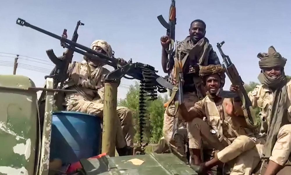Após quatro meses de confrontos, líder paramilitar apresenta roteiro para alcançar solução política no Sudão