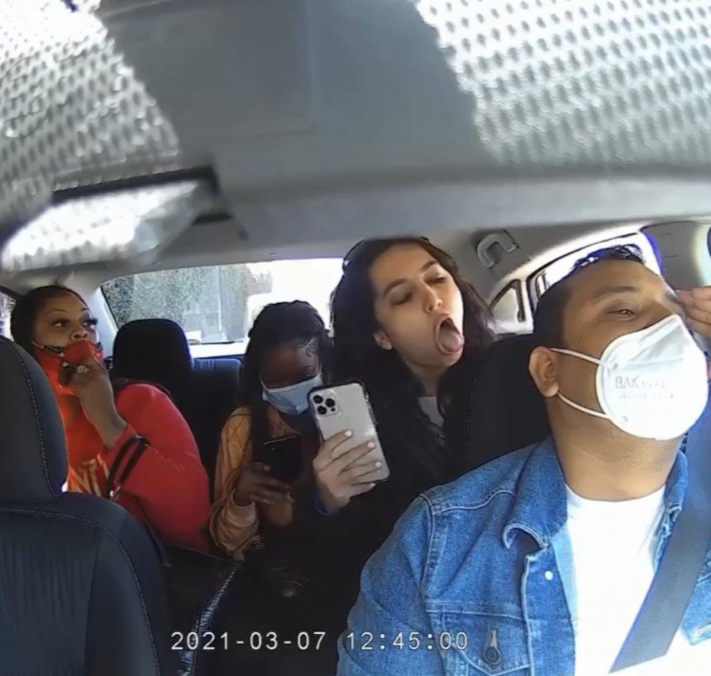 Mulher é presa por tossir sem máscara e atacar motorista de Uber; veja vídeo