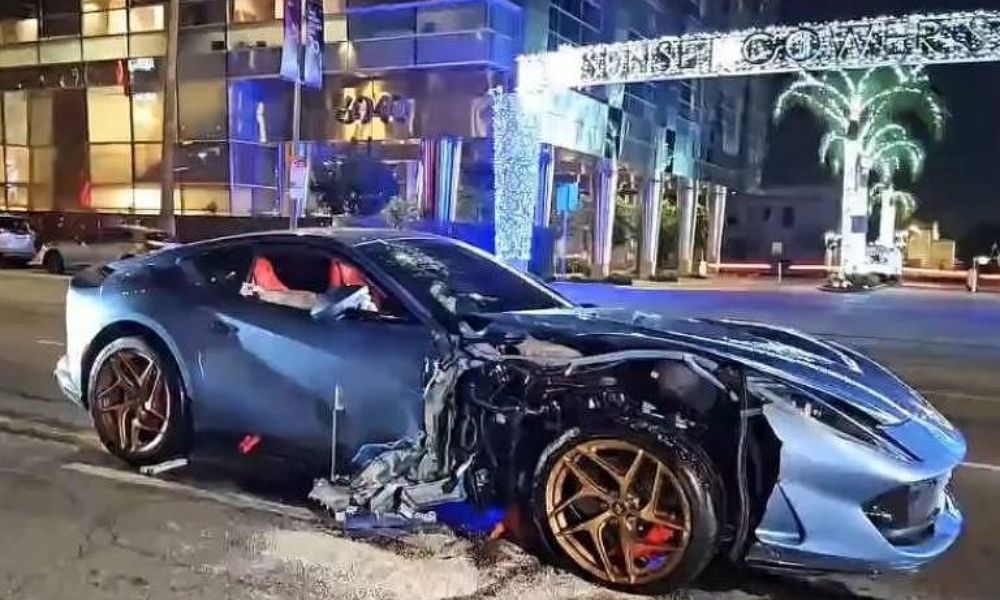 Michael B. Jordan bate em carro estacionado e destrói sua Ferrari; veja vídeo