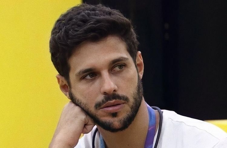 Rodrigo Mussi está mais agitado após extubação, informa irmão