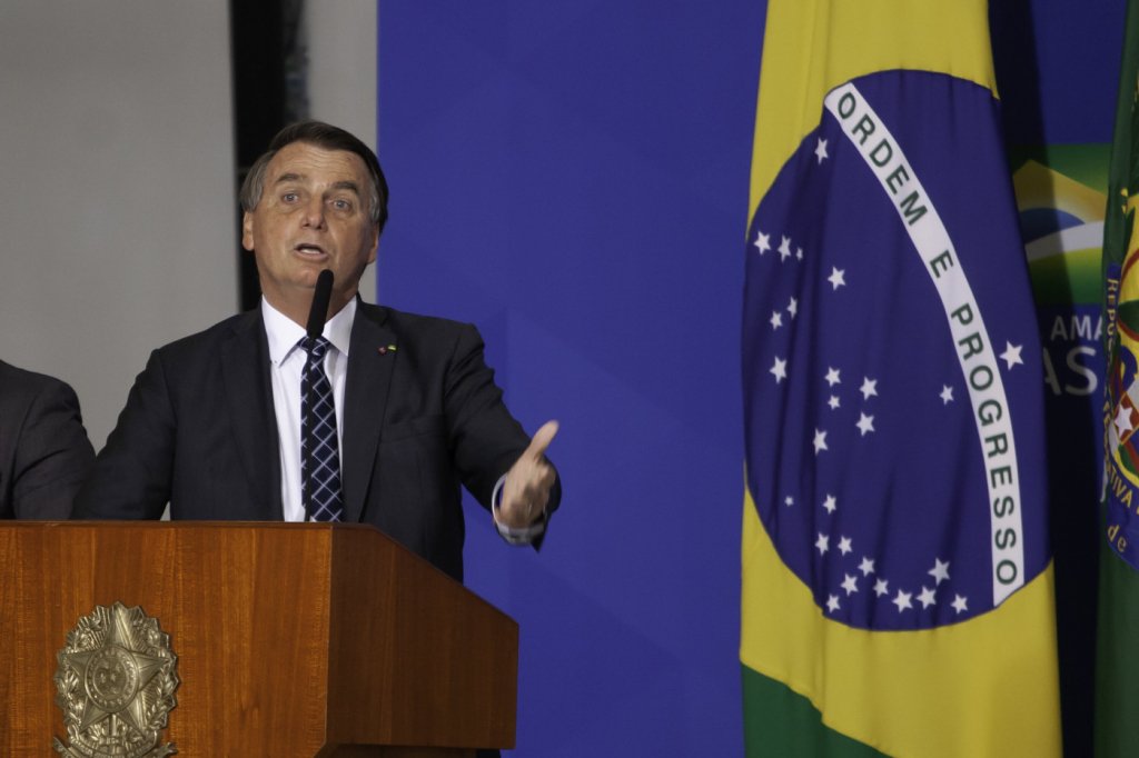 Bolsonaro ironiza protestos e chama manifestantes de ‘pobres coitados’