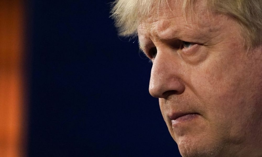 Mais três ministros do governo Boris Johnson renunciam e escancaram crise no Reino Unido