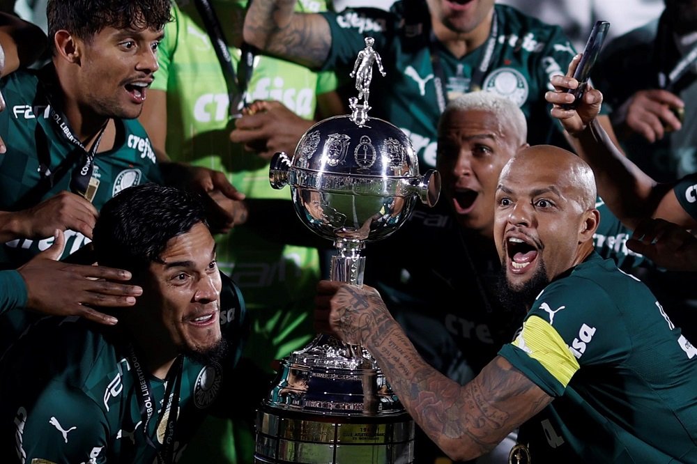 Palmeiras vence o Flamengo com gol de Deyverson e conquista o tri da Libertadores