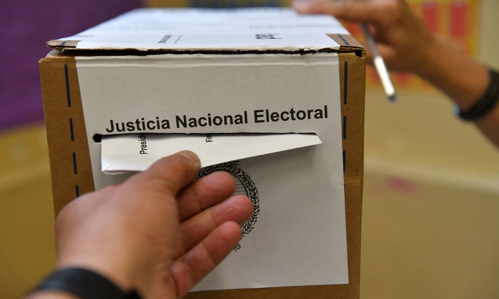Argentina encerra votação e começa apuração das eleições presidencias