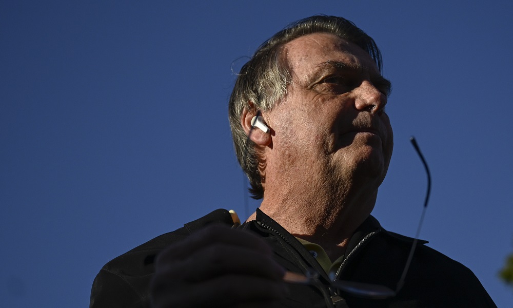 ‘Já levei facada na barriga, e hoje foi nas costas’, diz Bolsonaro após decisão do TSE