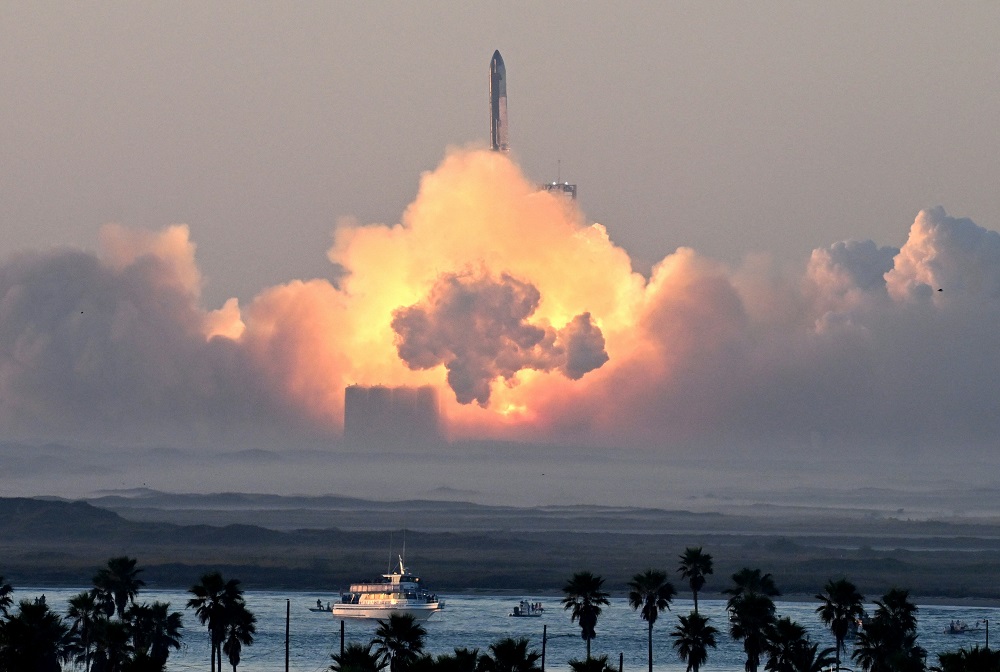 Foguete Starship explode, mas empresa de Elon Musk considera lançamento um ‘sucesso’