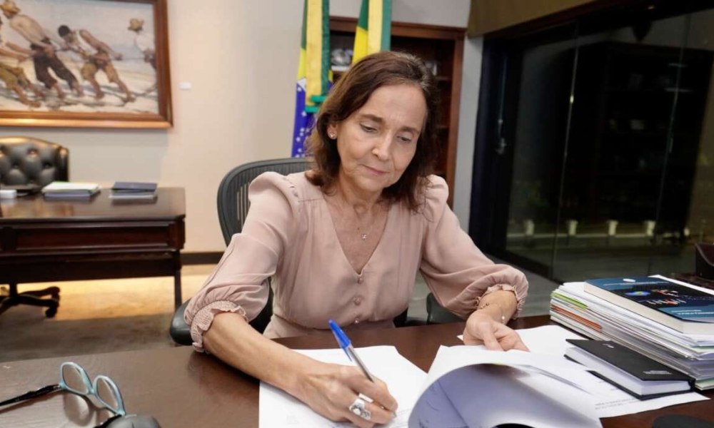 Primeira governadora do Ceará, Izolda Cela será número 2 do MEC