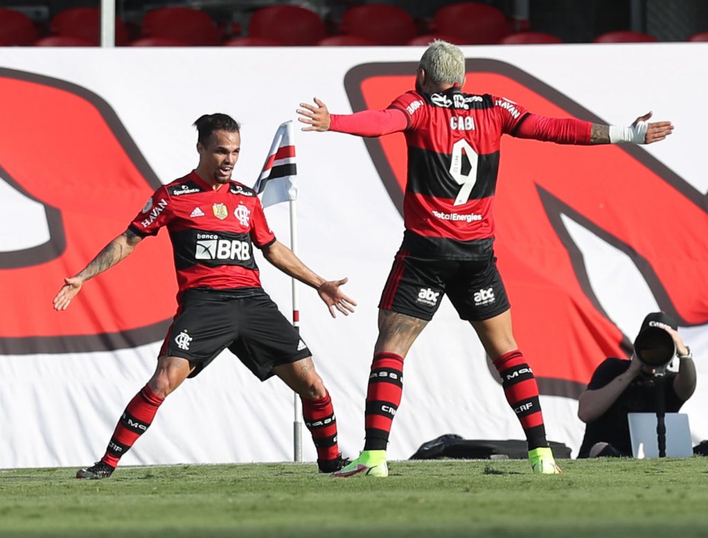 Brasileirão: Com começo fulminante, Flamengo goleia São Paulo por 4 a 0 no Morumbi