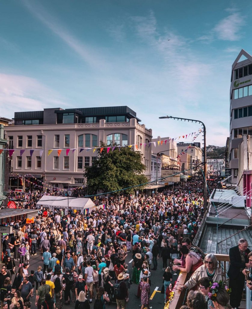 Sem restrições, Nova Zelândia realiza festival de música para mais de 120 mil pessoas