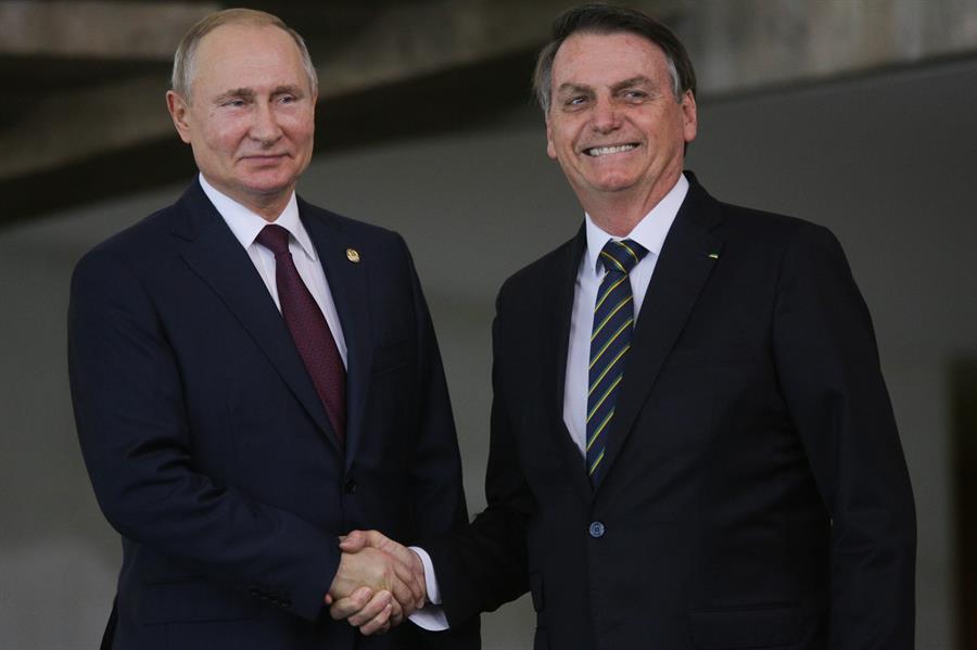 Sob crise na Ucrânia, Bolsonaro viaja nesta segunda para encontros na Rússia