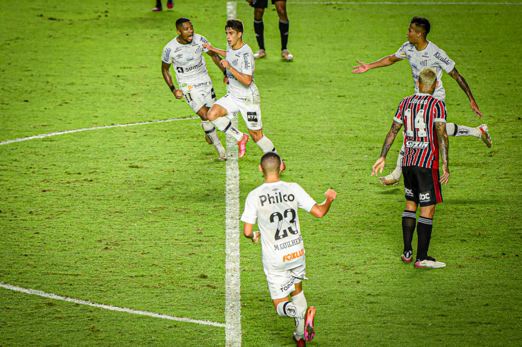 Gabriel Pirani, do Santos, provoca São Paulo e cutuca Liziero: ‘Fiquei feliz com a assistência’