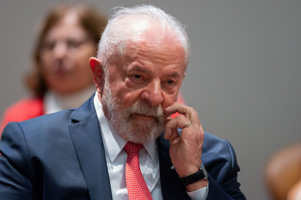 Lula recusa convite de Putin para o Fórum Econômico Internacional e diz não poder ir à Rússia