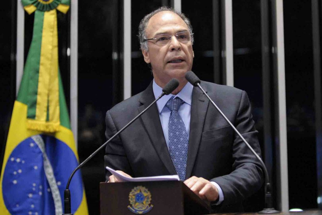 Fernando Bezerra entrega liderança do governo Bolsonaro no Senado Federal