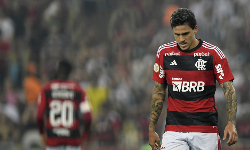Flamengo empata com Fluminense e se afasta dos líderes do Brasileirão