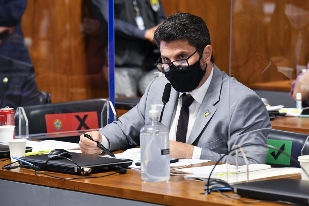 ‘CPI está perdida’, diz senador Marcos do Val após depoimento de Luis Miranda