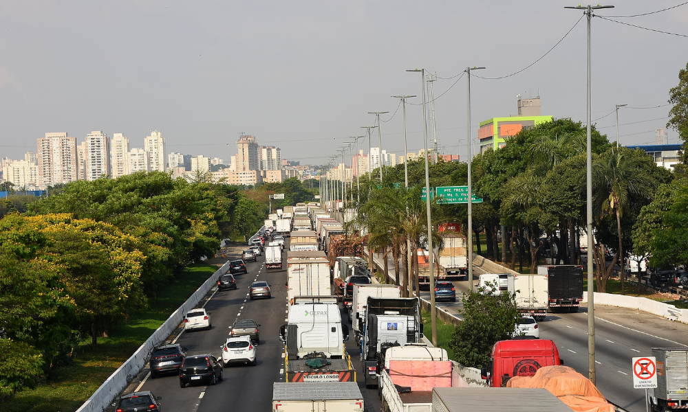 São Paulo registra mais de 700 km de congestionamento em dia greve do Metrô e da CPTM