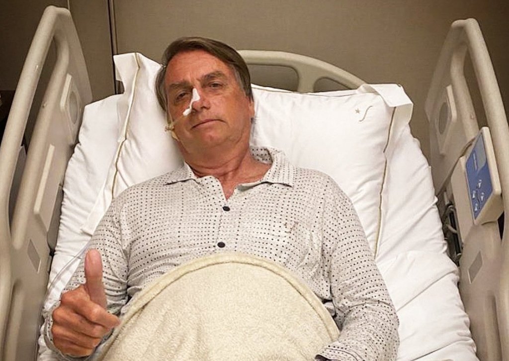 Médico de Bolsonaro descarta necessidade de cirurgia após avaliação