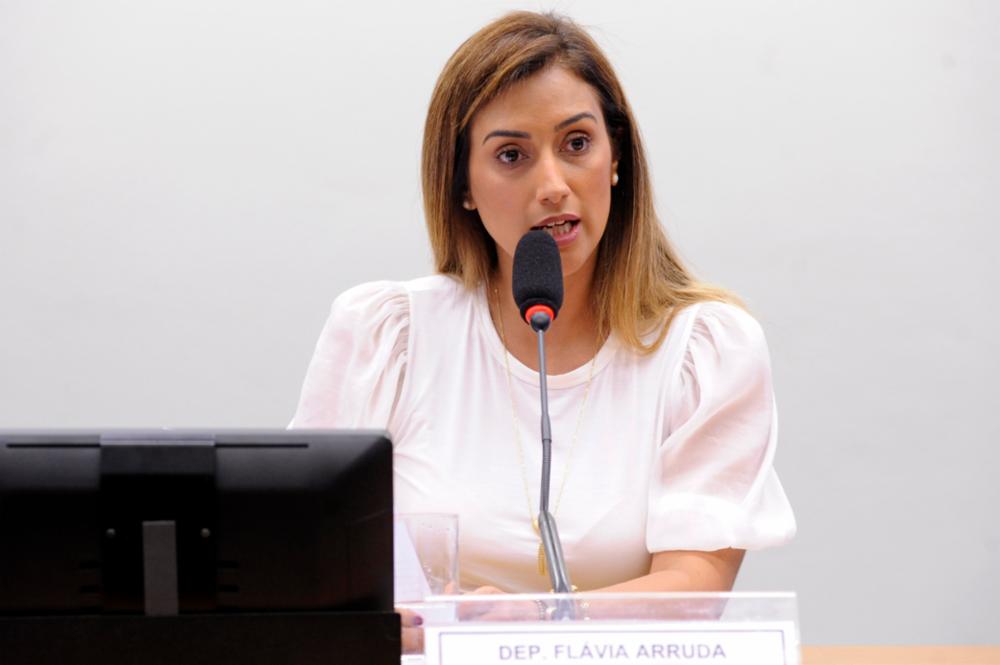 Escolha de Flávia Arruda para a Secretaria de Governo é aceno para o Centrão pensando em 2022