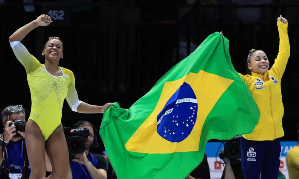 Rebeca Andrade é prata no solo e fecha Mundial com 5 medalhas; Flávia Saraiva fica com o bronze