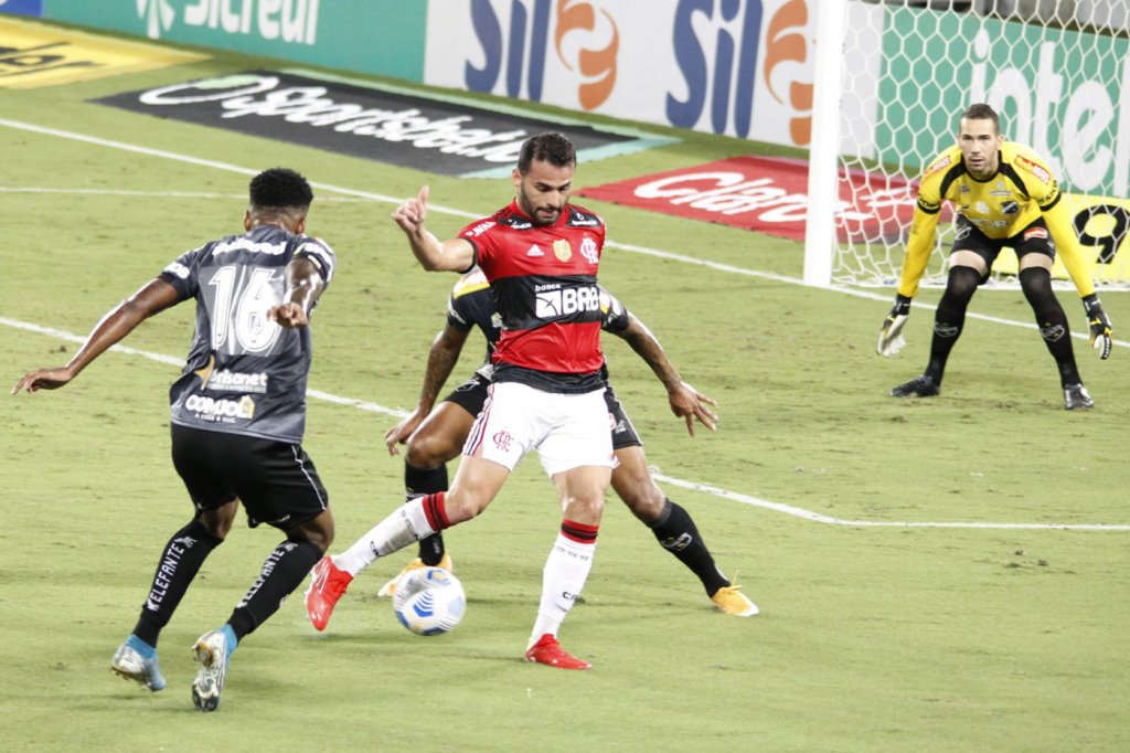 Em jogo com polêmica no VAR, Flamengo vence ABC por 1 a 0 e avança na Copa do Brasil