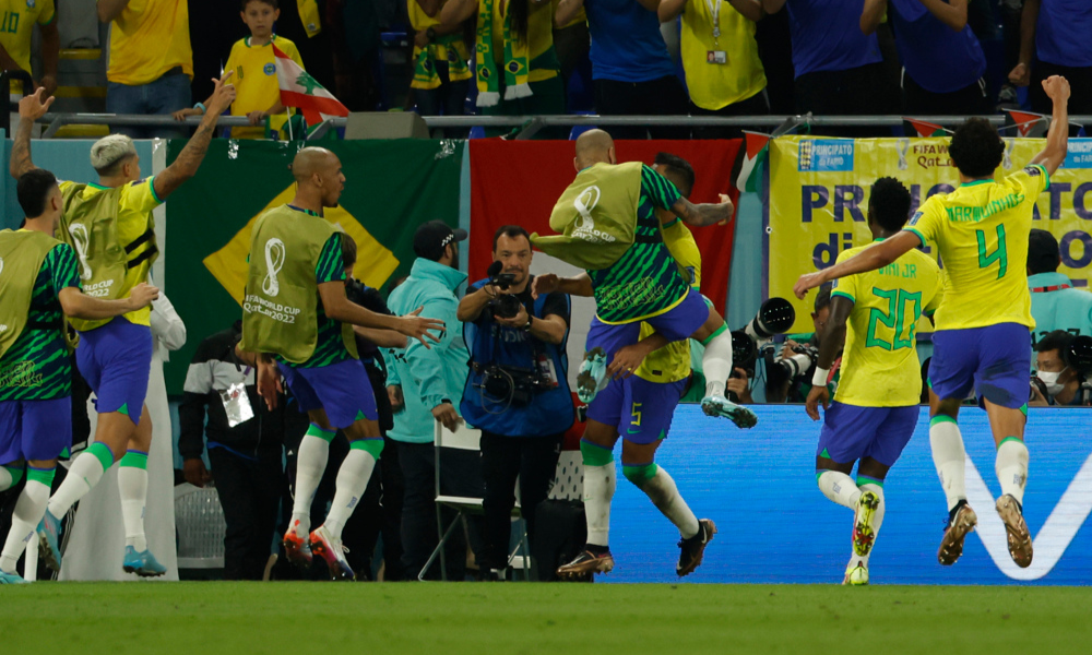 Casemiro marca no fim, Brasil vence Suíça e avança às oitavas da Copa do Mundo 