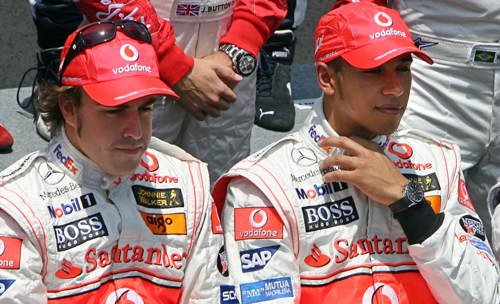 Alonso subornou equipe da McLaren para ganhar briga com Hamilton em 2007, diz ex-mecânico