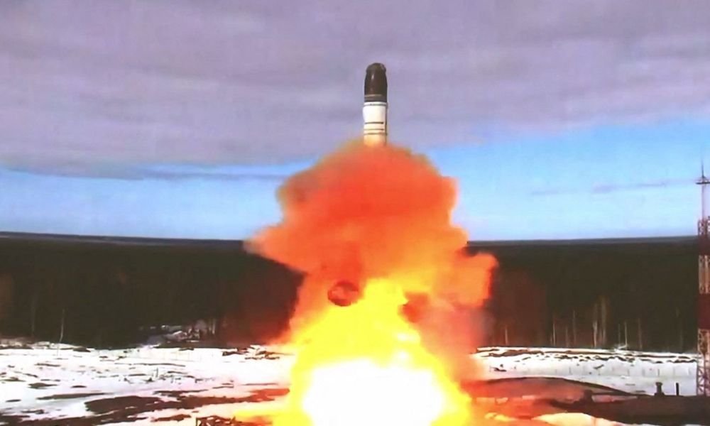 Putin ameaça Ocidente com míssil nuclear mais poderoso do mundo: ‘Não terá nada a fazer’; veja vídeo