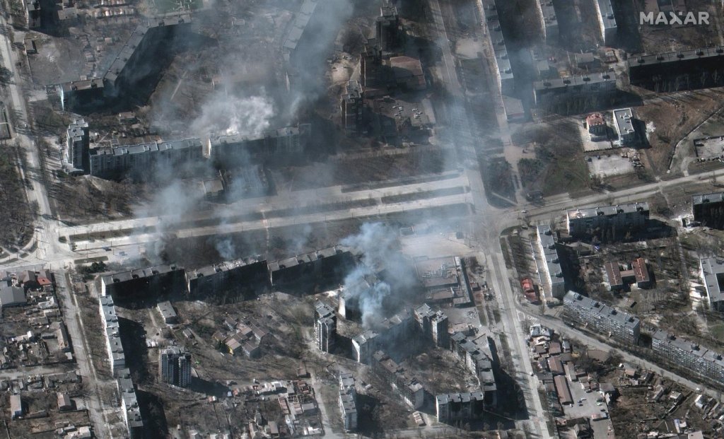 Rússia para bombardeio em Mariupol e exige que Ucrânia retire todos os civis da cidade