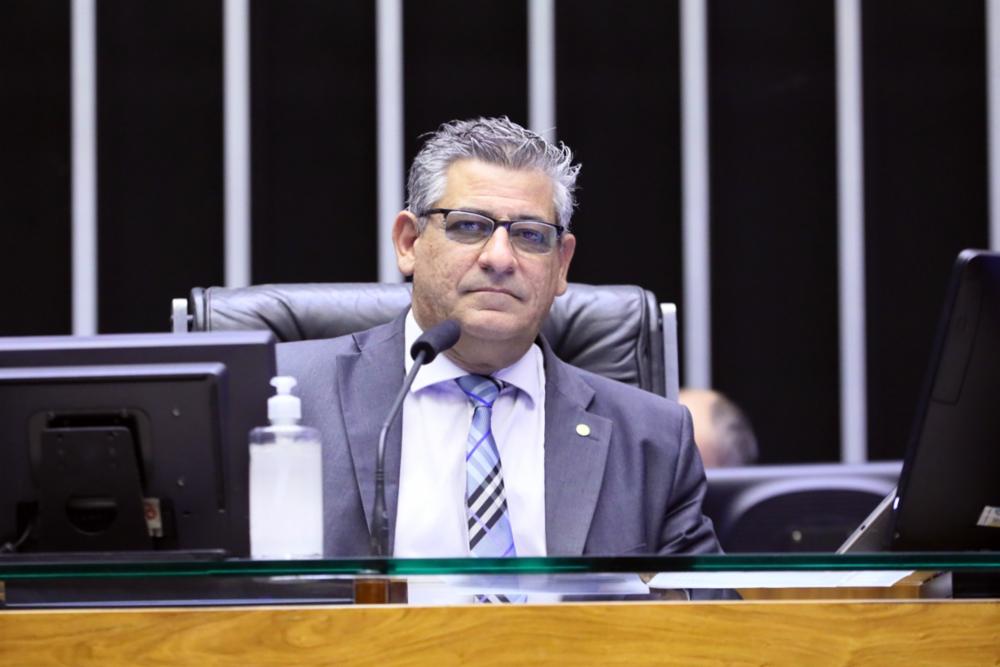 PEC das Bondades vai ter ‘impacto desastroso’ na economia brasileira, afirma deputado da oposição