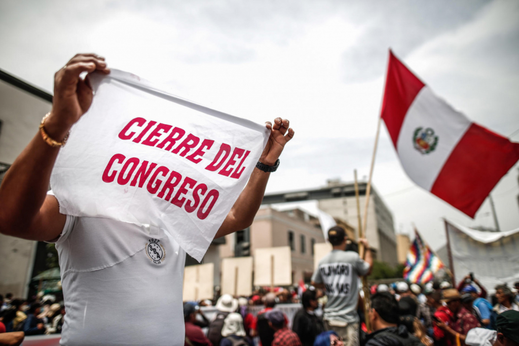 Peru em crise: Casos de corrupção e tentativas de golpe cercam o país há mais de três décadas