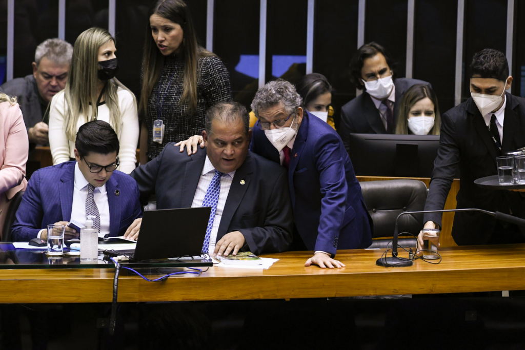Congresso derruba vetos de Bolsonaro às leis Paulo Gustavo e Aldir Blanc