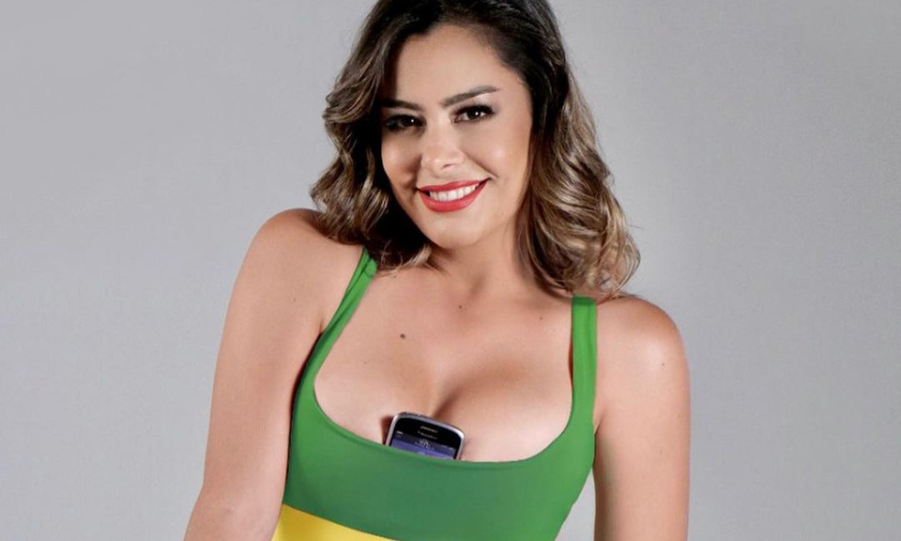 Personagem da Copa de 2010, Larissa Riquelme declara torcida ao Brasil