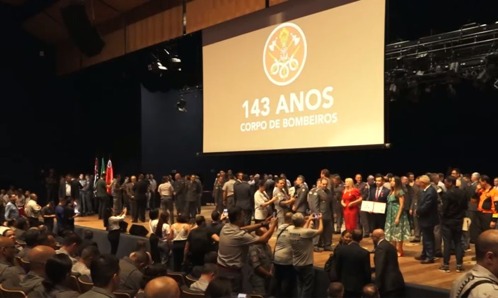 Bombeiros de SP celebram 143 anos com cerimônia no Memorial da América Latina