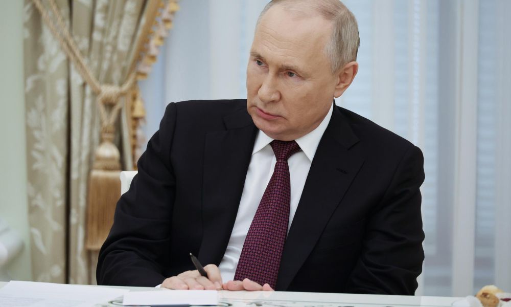 Putin assina saída da Rússia de tratado que proíbe testes nucleares