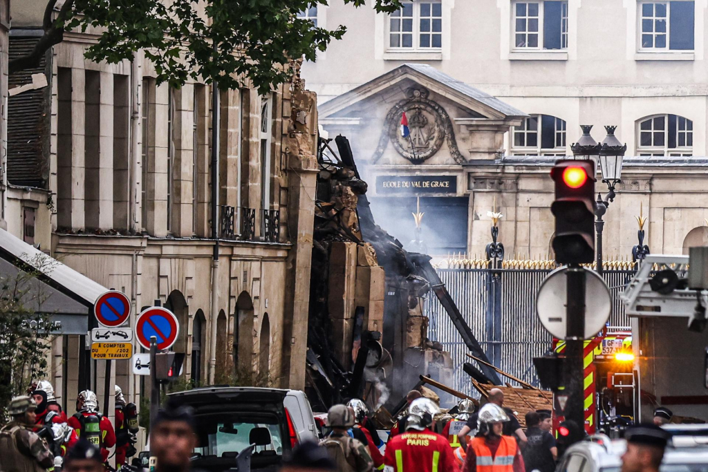 Morre segunda mulher por colapso de edifício em Paris
