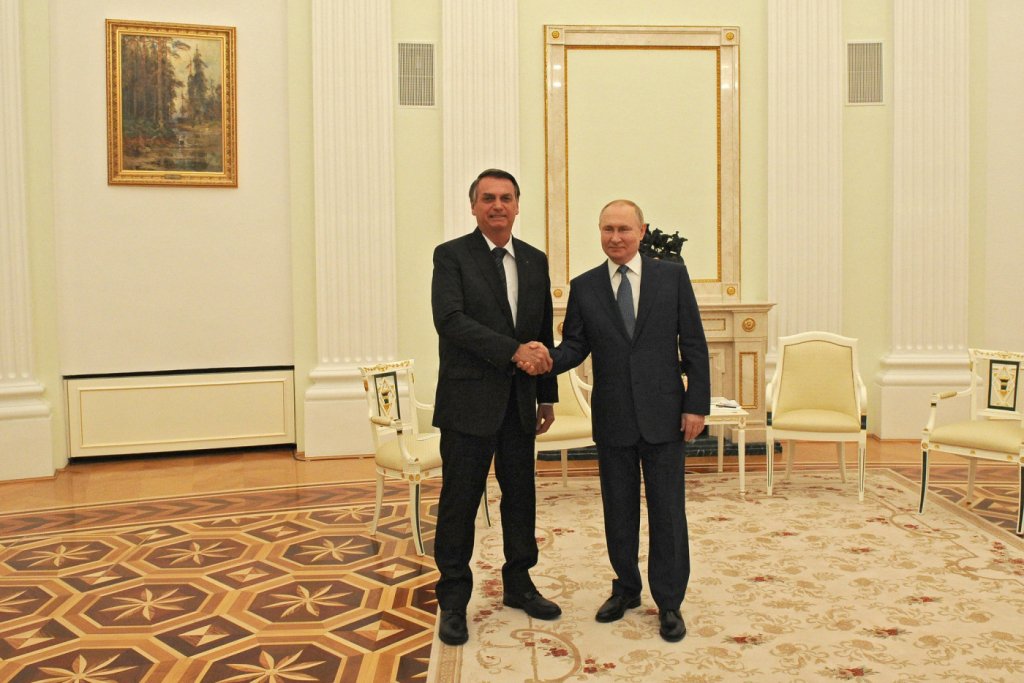 ‘Somos solidários à Rússia’, afirma Bolsonaro durante encontro com Putin